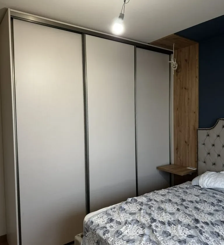 Dressing Realizat la Comandă: De la Măsurători la Mobilierul Perfect